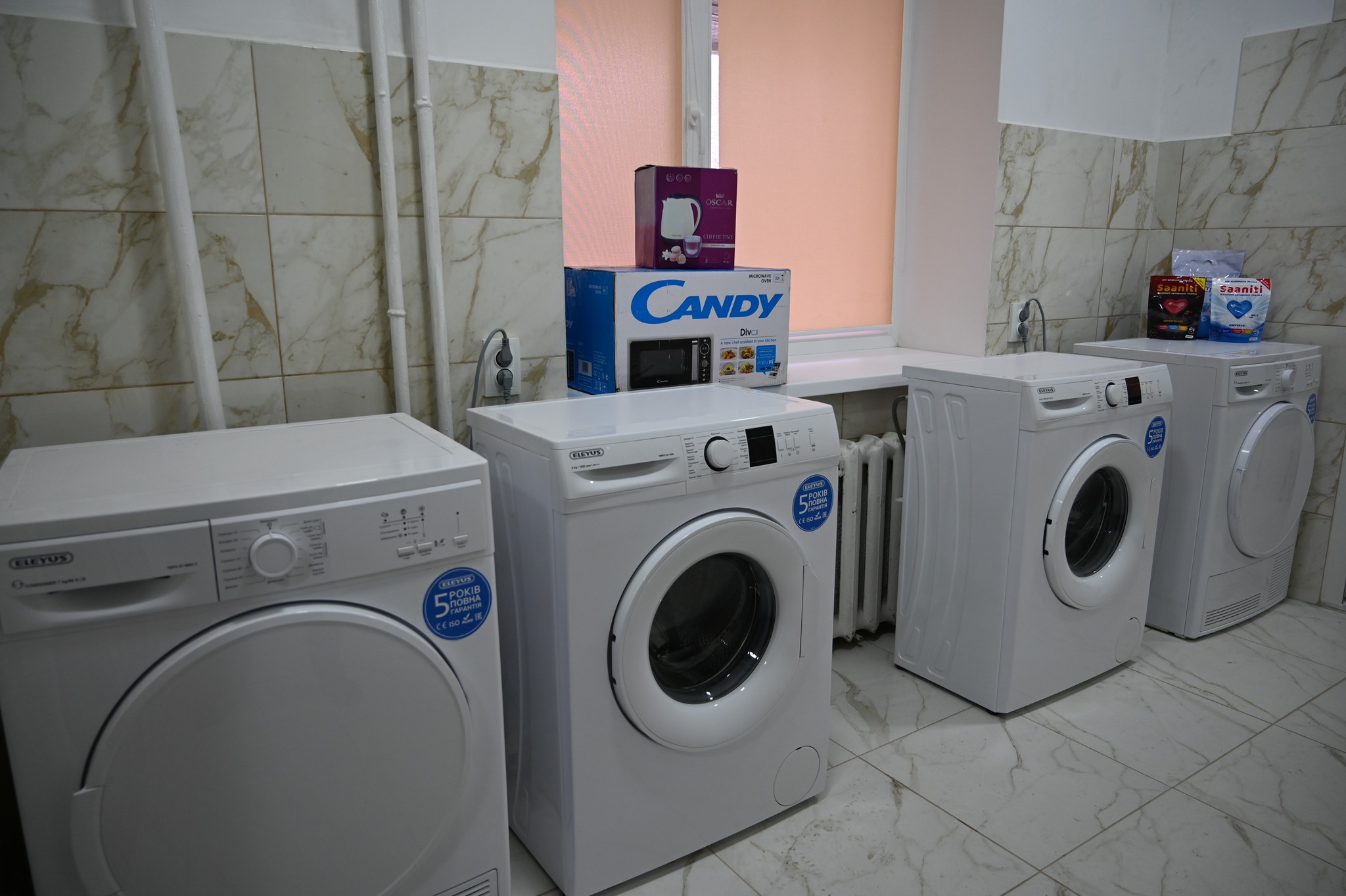 На зображенні може бути: пральня самообслуговування та текст