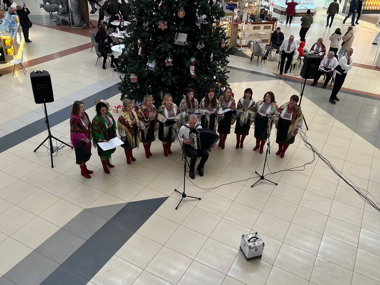 Новини Тернополя - фото з 10 000 євро на «швидку» для ЗСУ: співаки зі Збаража провели благодійний концерт у Тернополі
