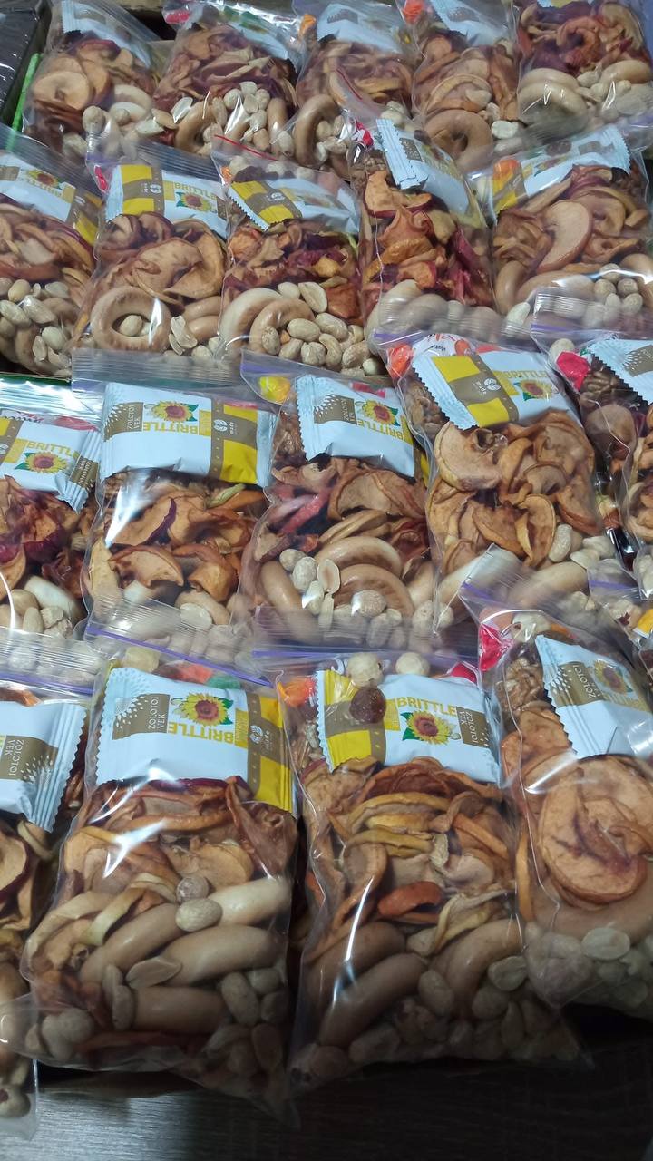 Новини Тернополя - фото з Від окопних свічок до консервації: родина на Теребовлянщині об'єднує людей для допомоги ЗСУ