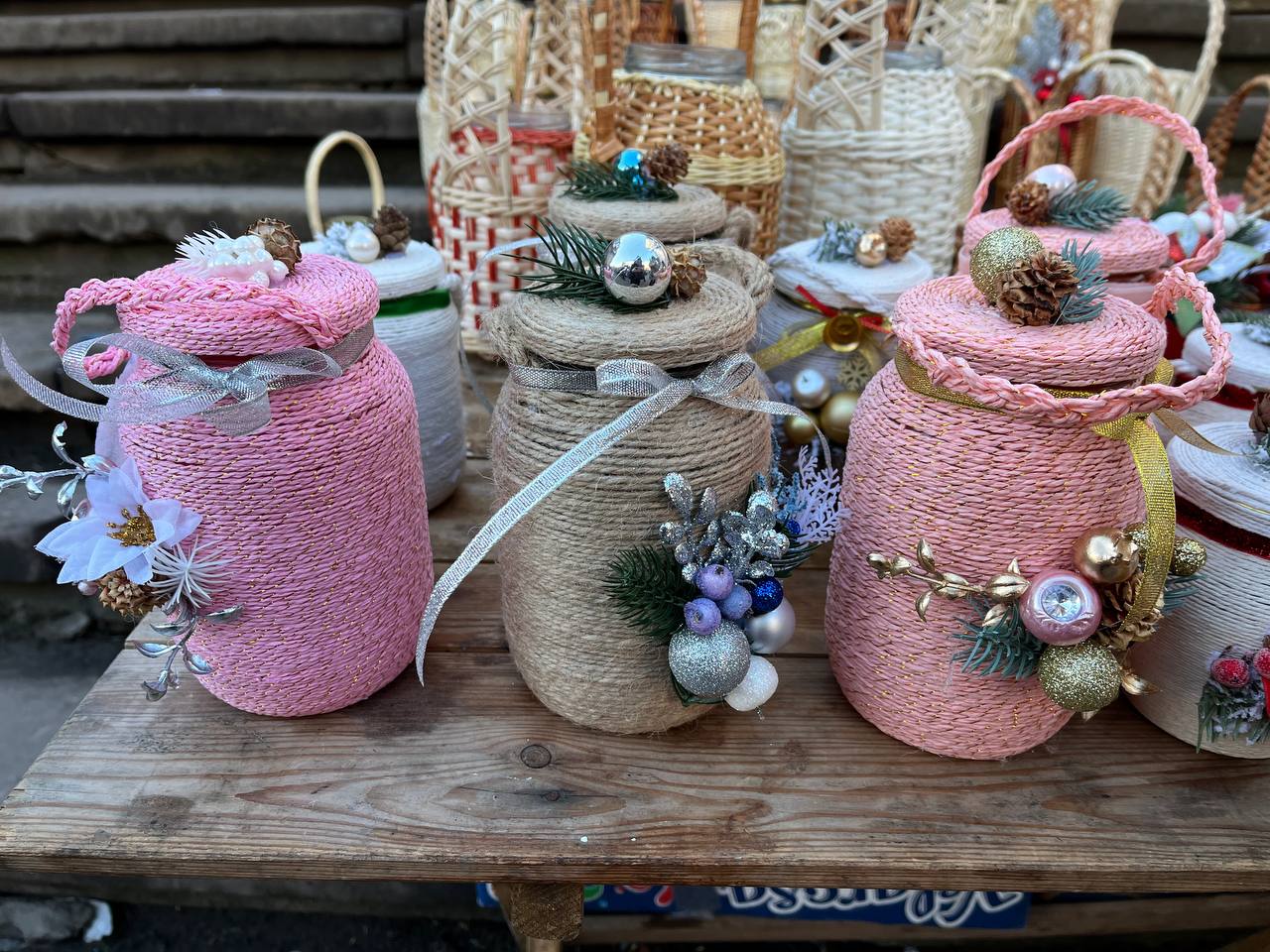 Новини Тернополя - фото з Зі стрічками, лозою та нитками: скільки коштують банки для освячення води у Тернополі