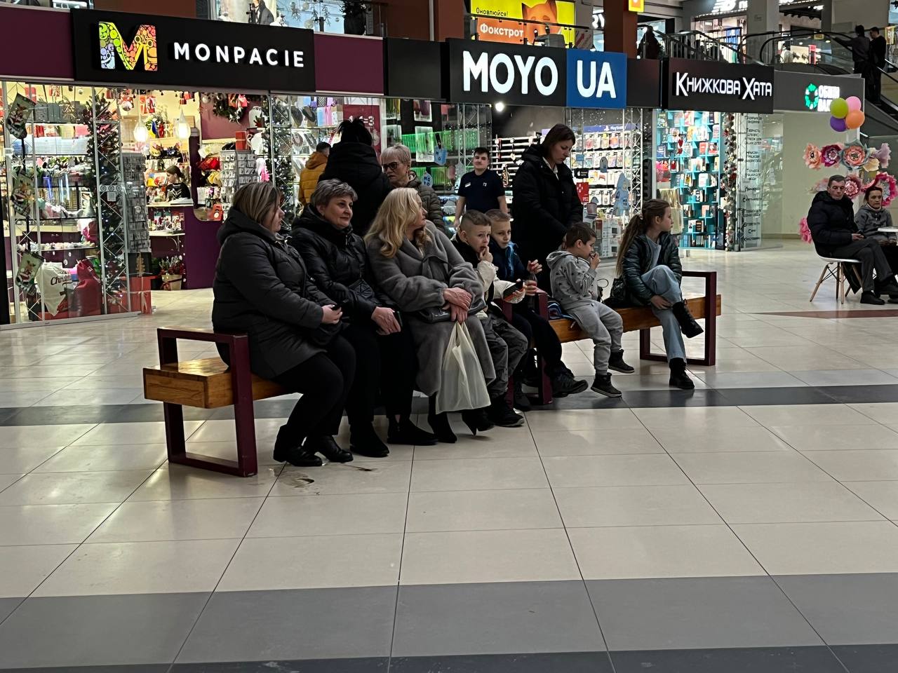 Новини Тернополя - фото з 10 000 євро на «швидку» для ЗСУ: співаки зі Збаража провели благодійний концерт у Тернополі