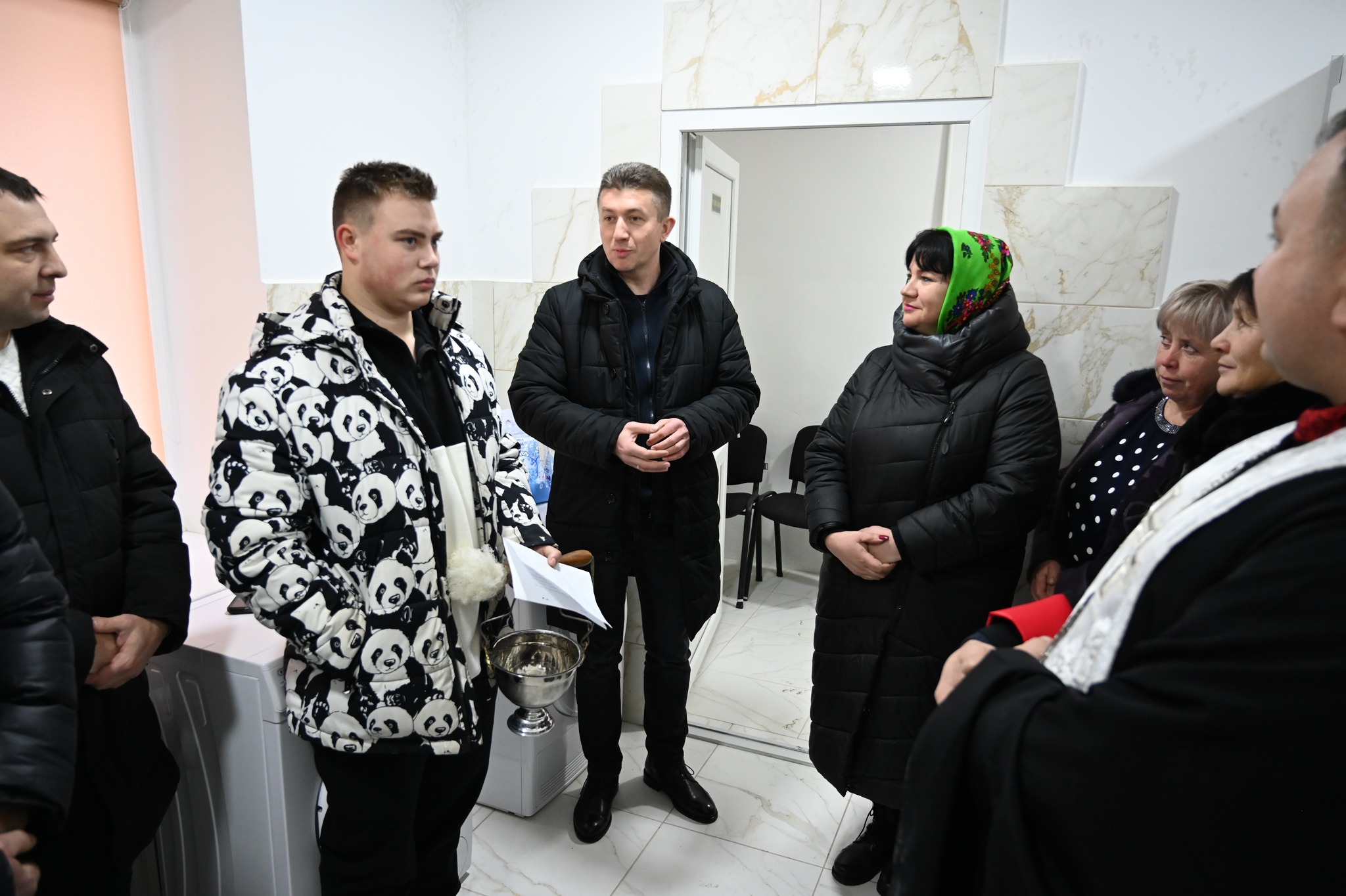 На зображенні може бути: 5 людей