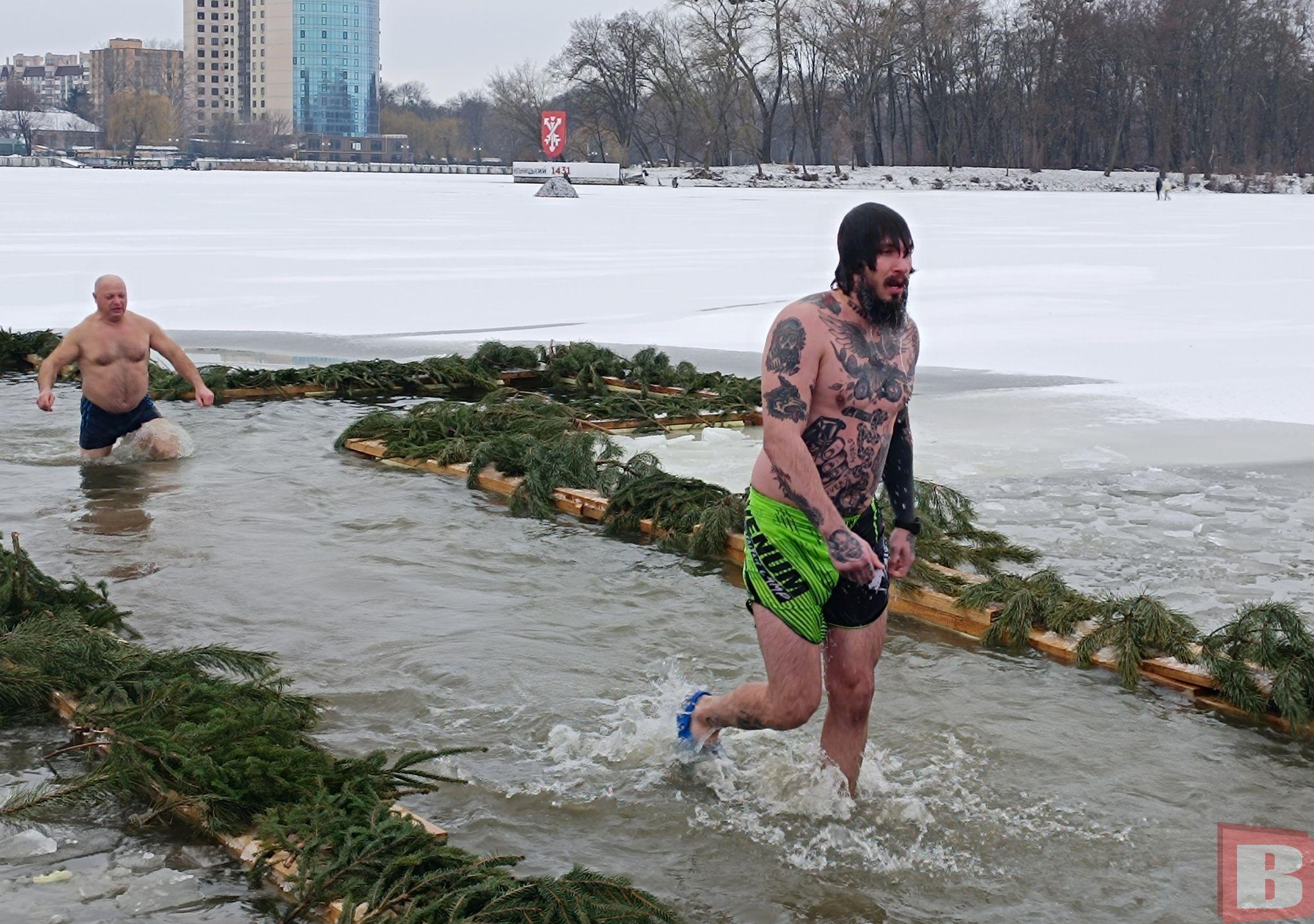Новини Хмельницького - фото з Як хмельничани занурювались в ополонку на Водохреще (РЕПОРТАЖ)