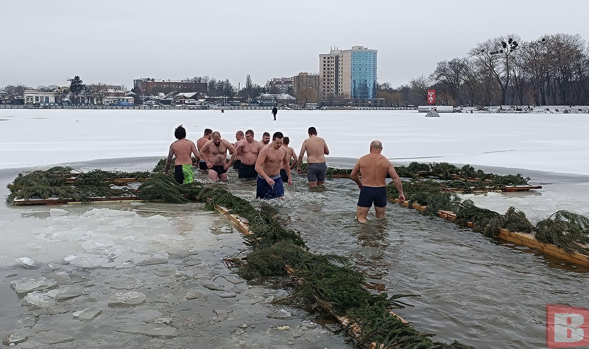 Новини Хмельницького - фото з Як хмельничани занурювались в ополонку на Водохреще (РЕПОРТАЖ)