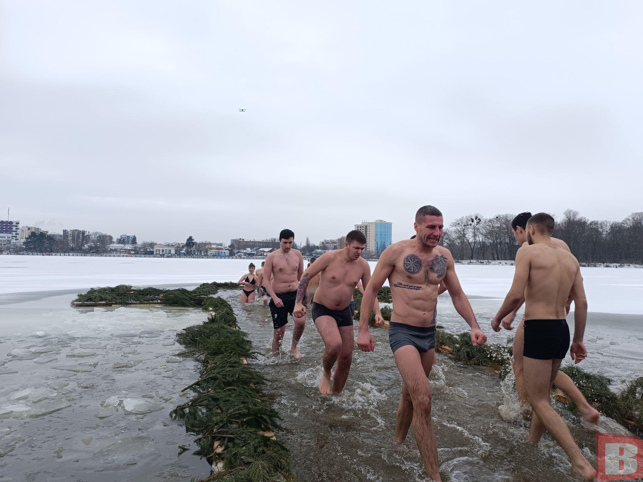 Новини Хмельницького - фото з Як хмельничани занурювались в ополонку на Водохреще (РЕПОРТАЖ)