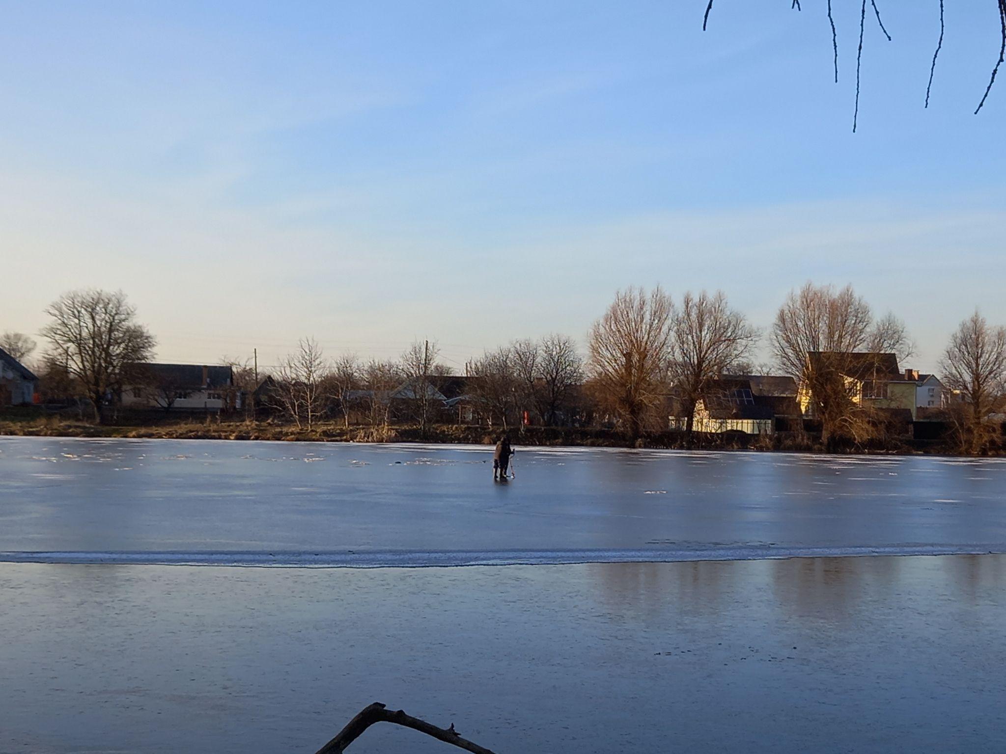 Новини Козятина - фото з Стадіон у переддень Водохреща: нові дерева, зимова риболовля та зграя качок