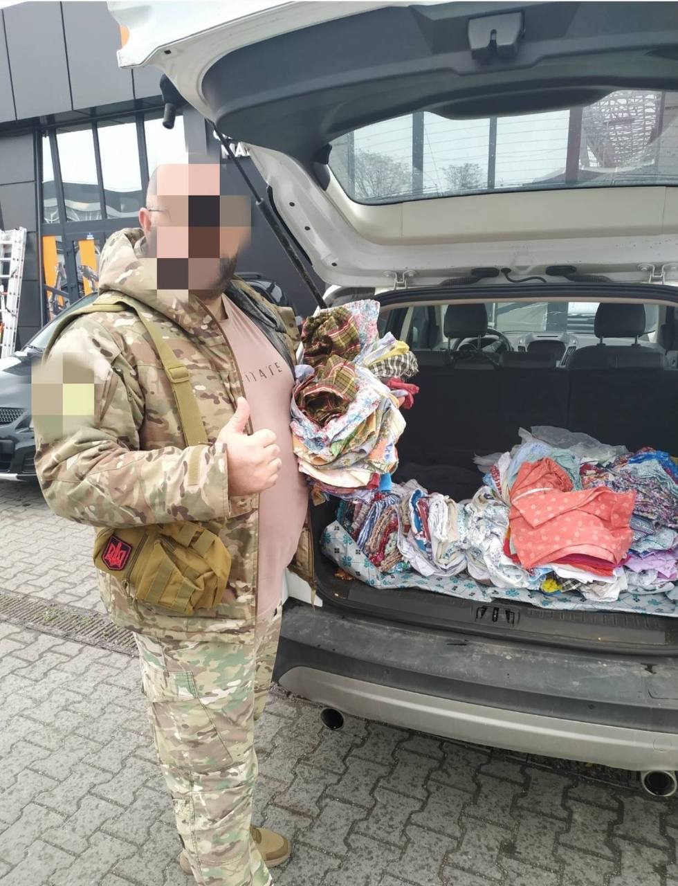 Новини Тернополя - фото з Понад 7 000 комплектів спіднього за пів року: волонтери Березовиці та Тернополя шиють одяг для бійців