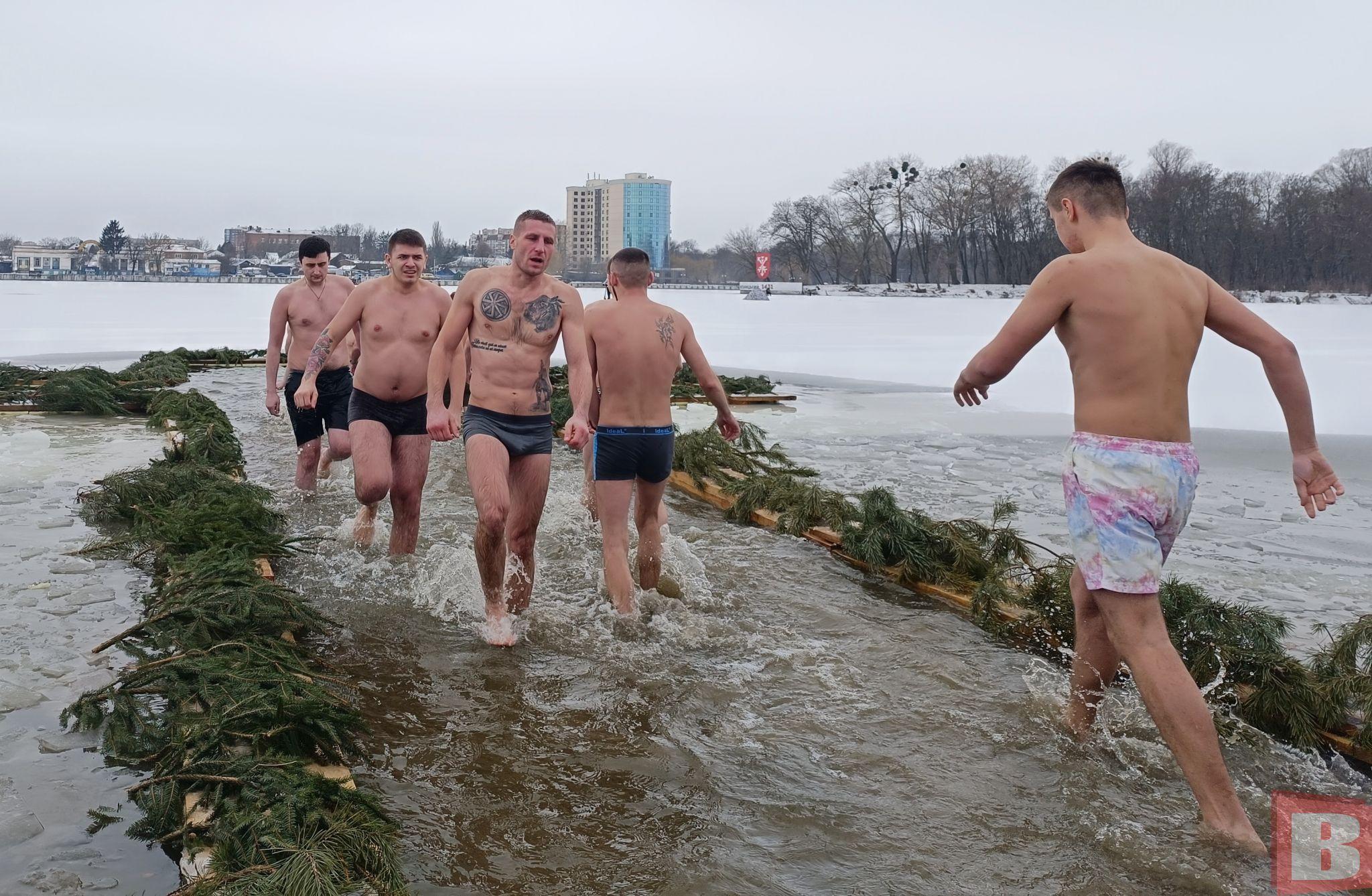 Новини Хмельницького - фото з Як хмельничани занурювались в ополонку на Водохреще (РЕПОРТАЖ)