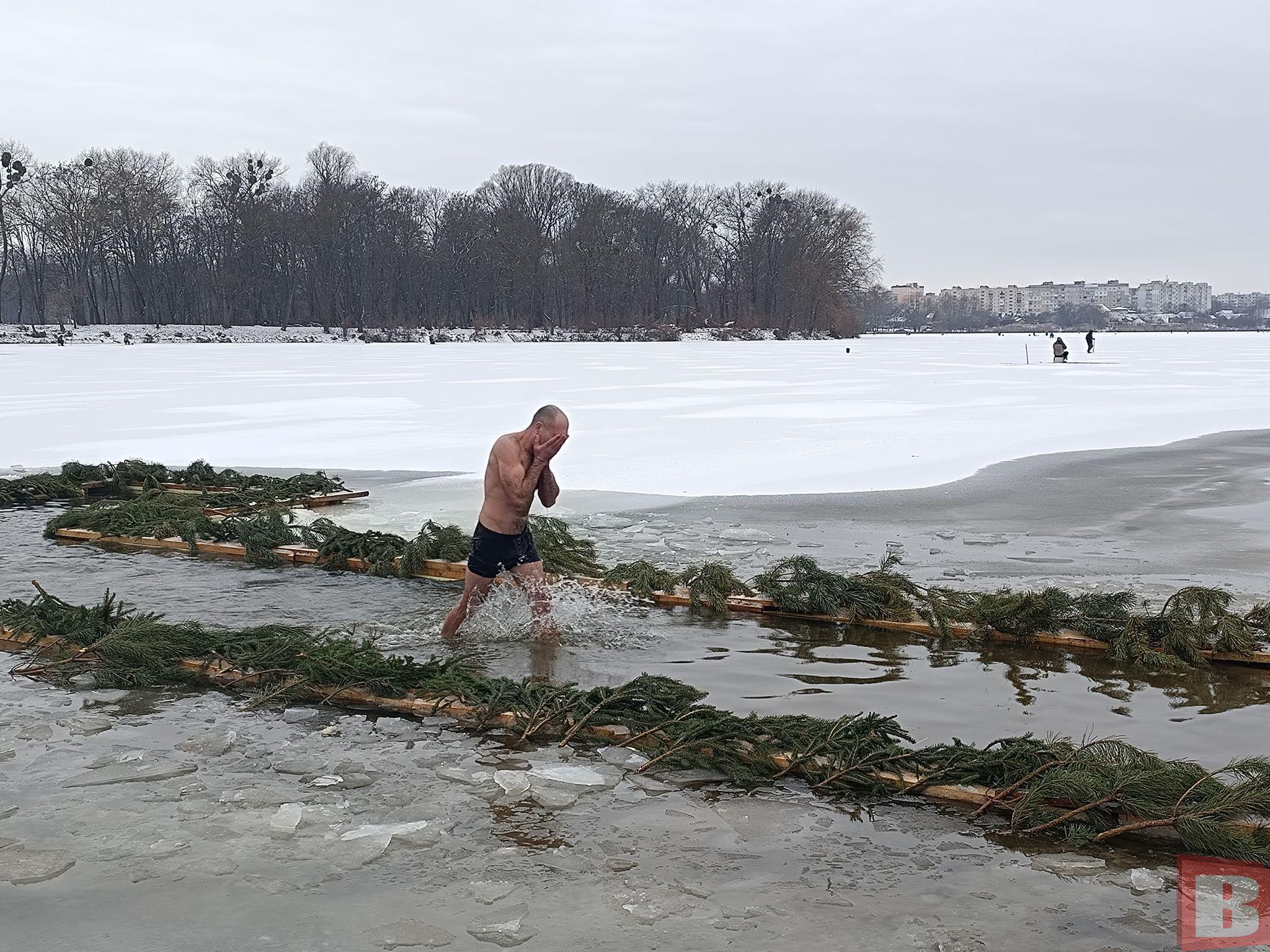 Новини Хмельницького - фото з Як хмельничани занурювались в ополонку на Водохреще (РЕПОРТАЖ)
