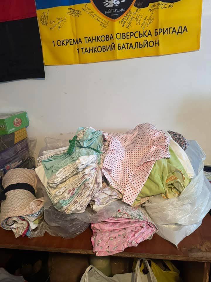 Новини Тернополя - фото з Понад 7 000 комплектів спіднього за пів року: волонтери Березовиці та Тернополя шиють одяг для бійців