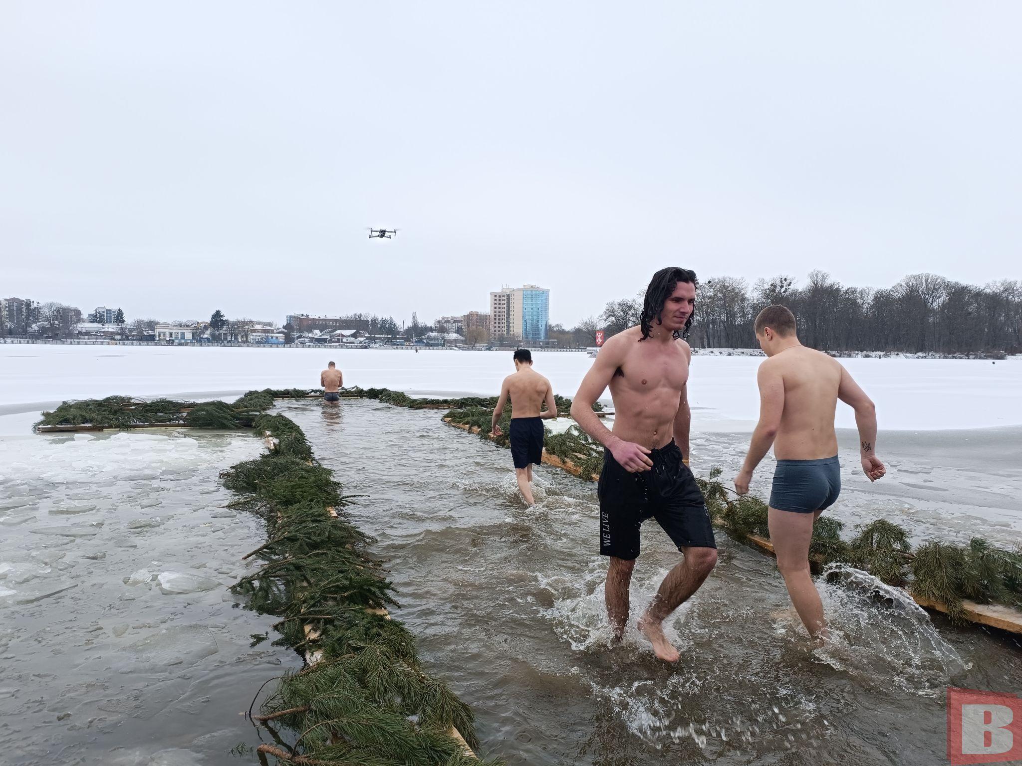 Новини Хмельницького - фото з Як хмельничани занурювались в ополонку на Водохреще (РЕПОРТАЖ)