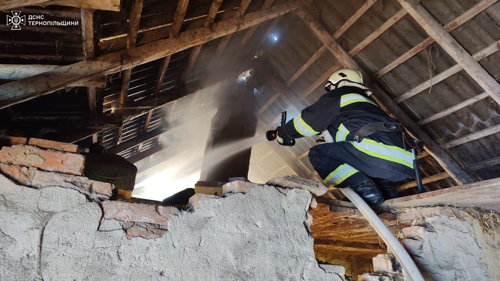 Новини Тернополя - фото з У селі на Тернопільщині горів житловий будинок