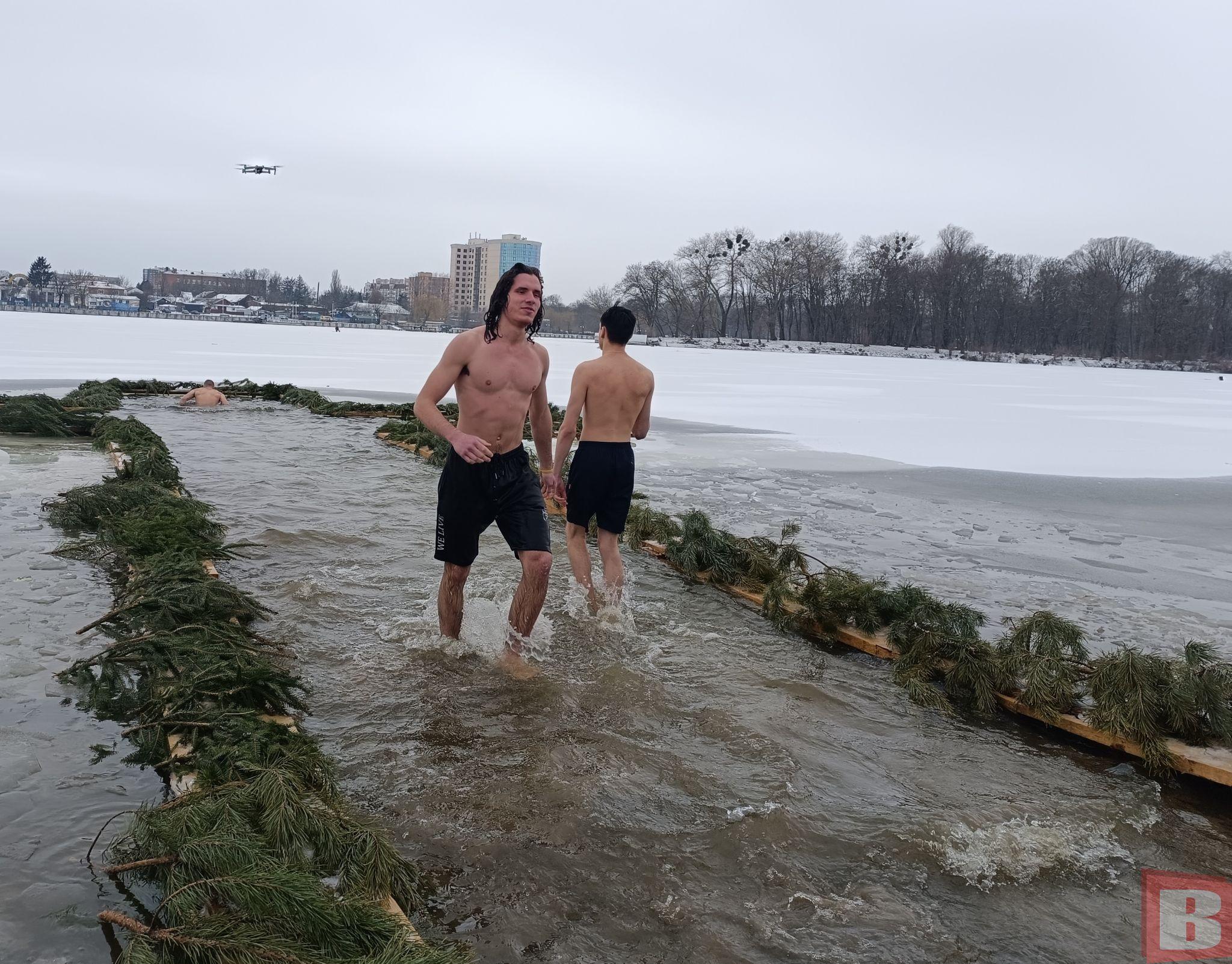 Новини Хмельницького - фото з Як хмельничани занурювались в ополонку на Водохреще (РЕПОРТАЖ)