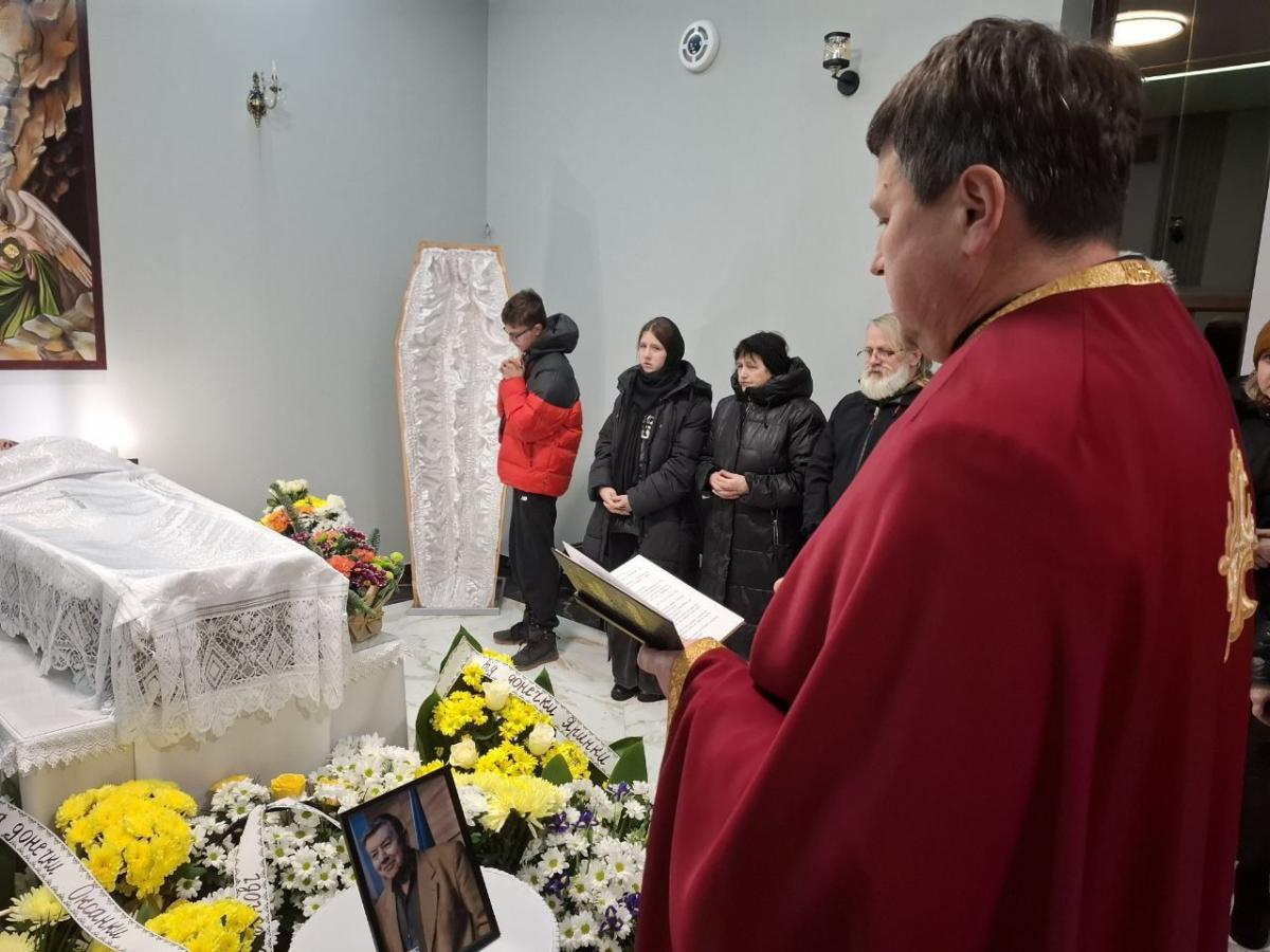 Новини Тернополя - фото з Тернопіль прощається з відомим журналістом Олегом Снітовським