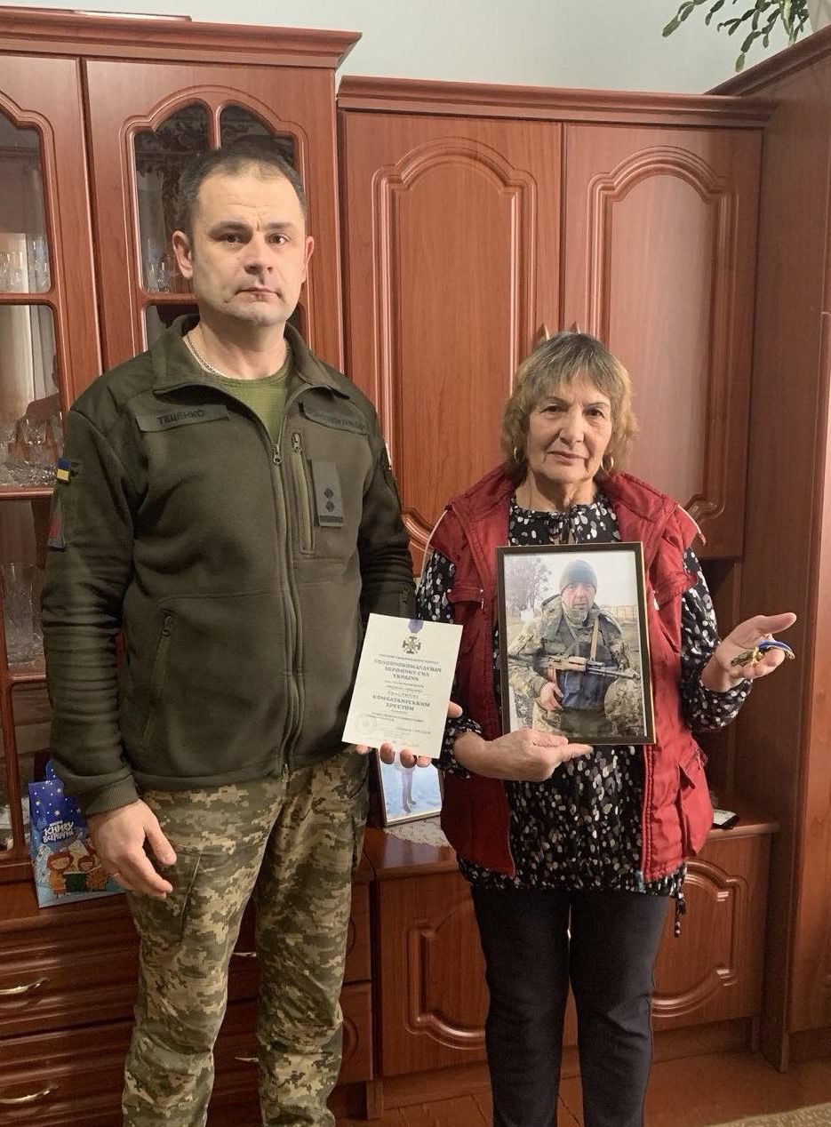 На зображенні може бути: 2 людини та текст