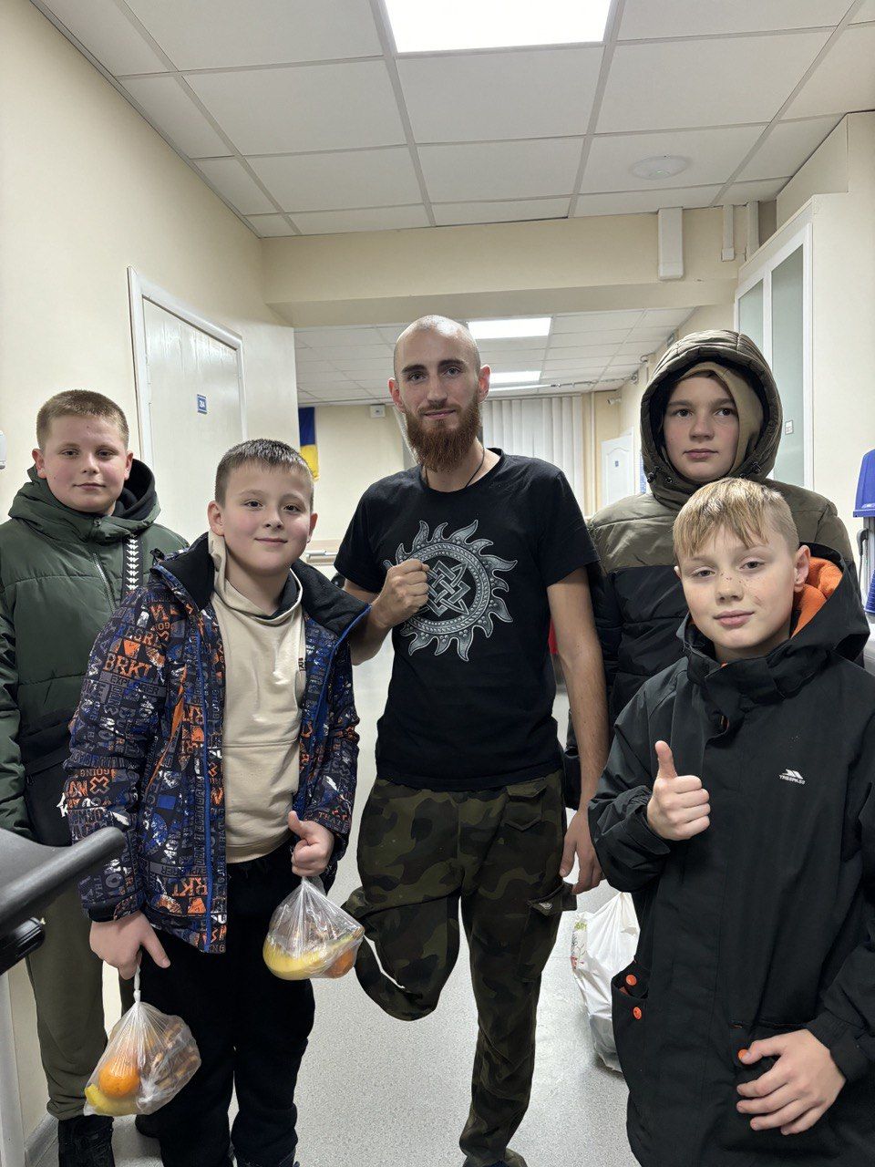 Новини Вінниці - фото з «Там багато хлопчиків, які втратили руки, ноги, зір». Учні 27-го ліцею відвідують поранених