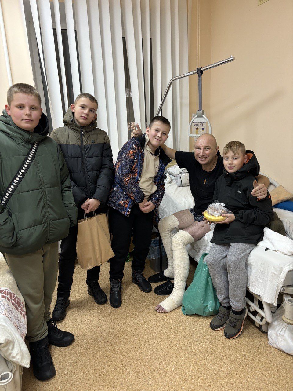 Новини Вінниці - фото з «Там багато хлопчиків, які втратили руки, ноги, зір». Учні 27-го ліцею відвідують поранених