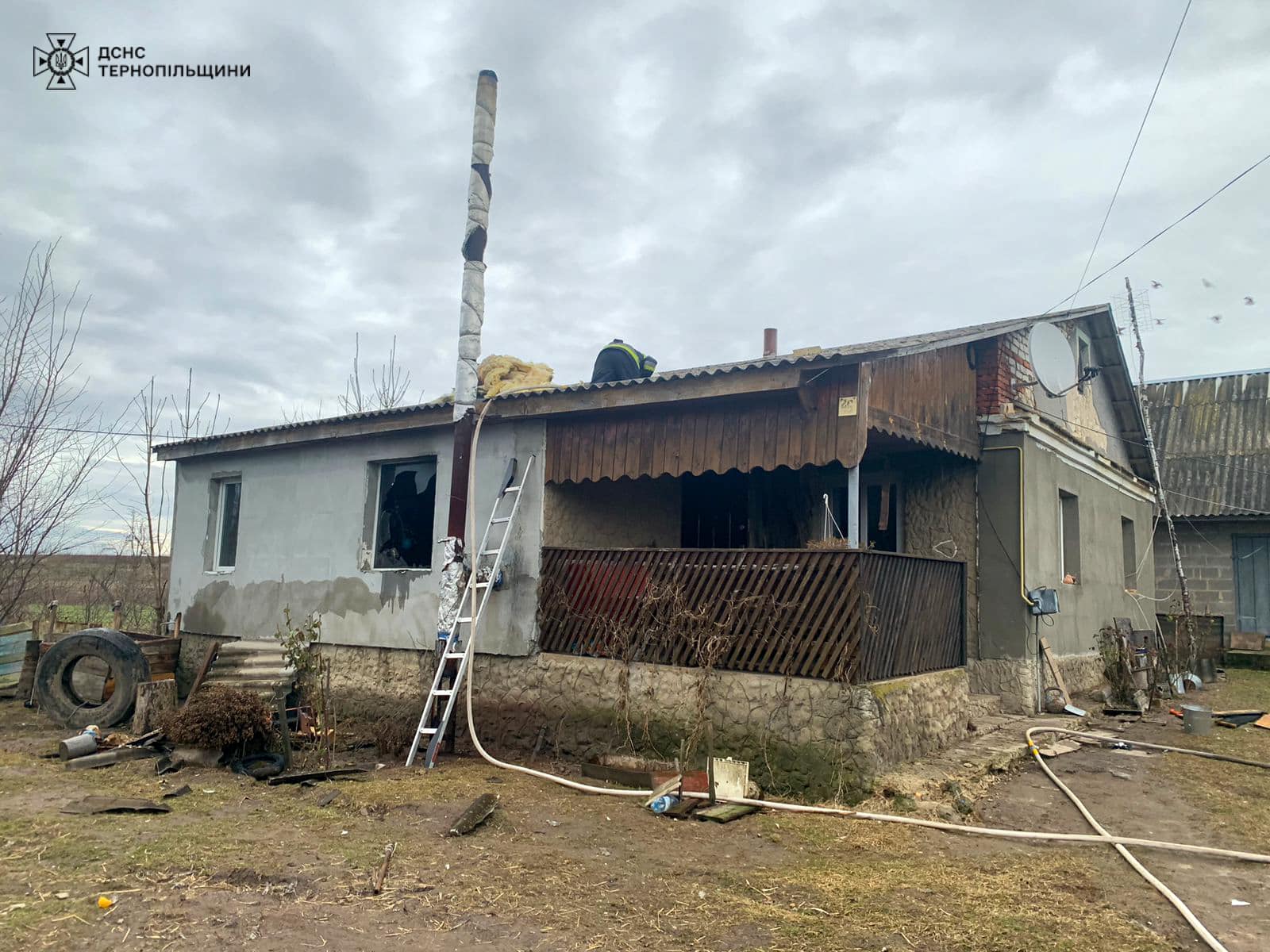Новини Тернополя - фото з У селі на Кременеччині горів житловий будинок