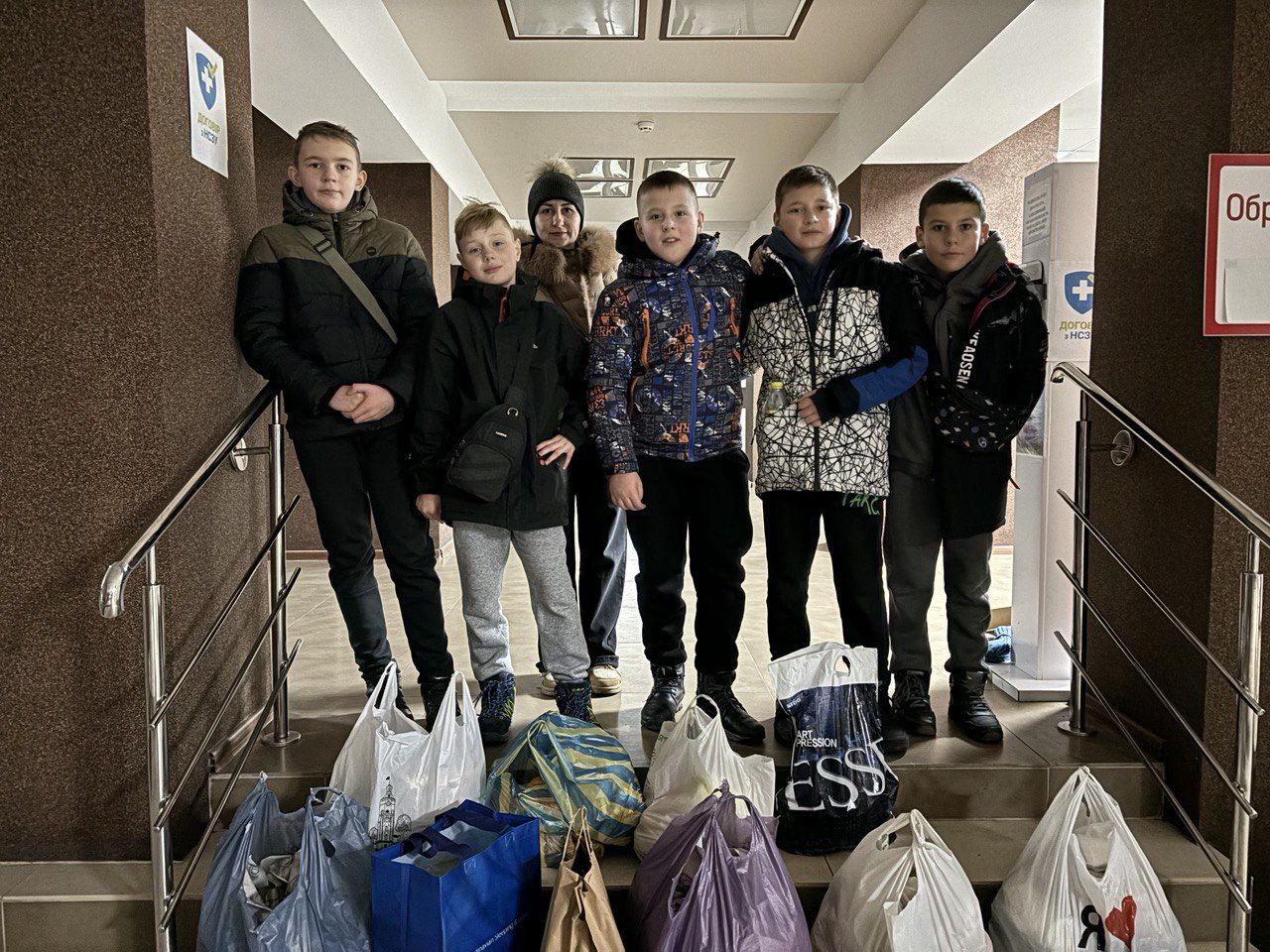 Новини Вінниці - фото з «Там багато хлопчиків, які втратили руки, ноги, зір». Учні 27-го ліцею відвідують поранених