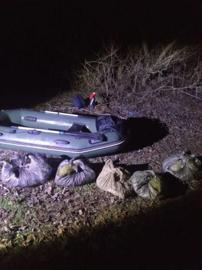 Новини Хмельницького - фото з На Хмельниччині спіймали чоловіків, які незаконно наловили риби на понад 300 тисяч