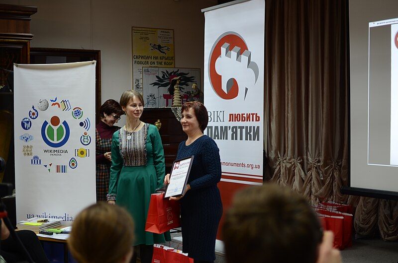 Новини Вінниці - фото з «Як зустрілася із засновником Вікіпедії»: вчителька з Бара подала до вільної енциклопедії понад 500 статей та 4000 фото