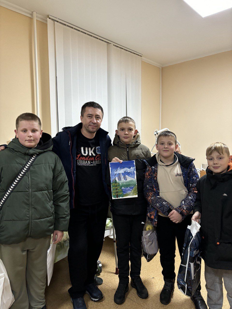 Новини Вінниці - фото з «Там багато хлопчиків, які втратили руки, ноги, зір». Учні 27-го ліцею відвідують поранених