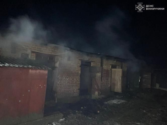 Новини Вінниці - фото з Згоріло велике приміщення, авто та речі: на Вінниччині за добу сталися три пожежі