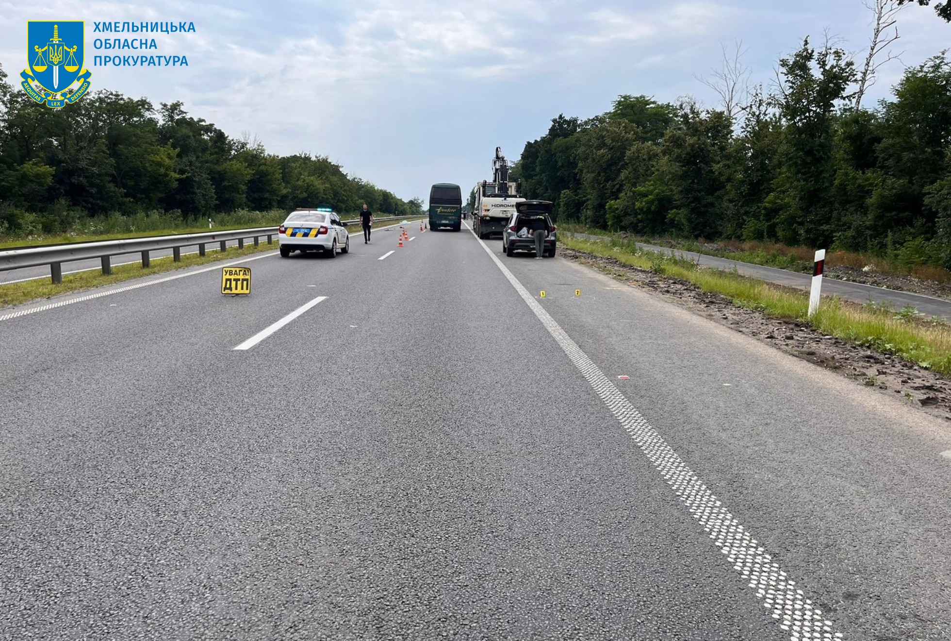 На зображенні може бути: 1 особа, дорога та текст