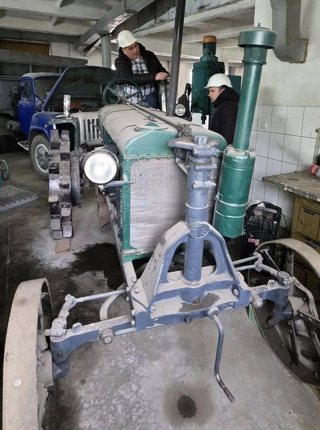 Новини Вінниці - фото з Амбіційний проєкт на шляху до успіху: у Барі відновлюють гулівський трактор