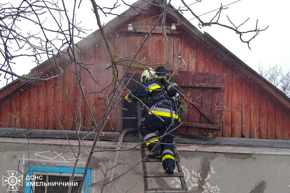 Новини Хмельницького - фото з На пожежі у Хмельницькому врятували немовля На зображенні може бути: 1 особа та текст