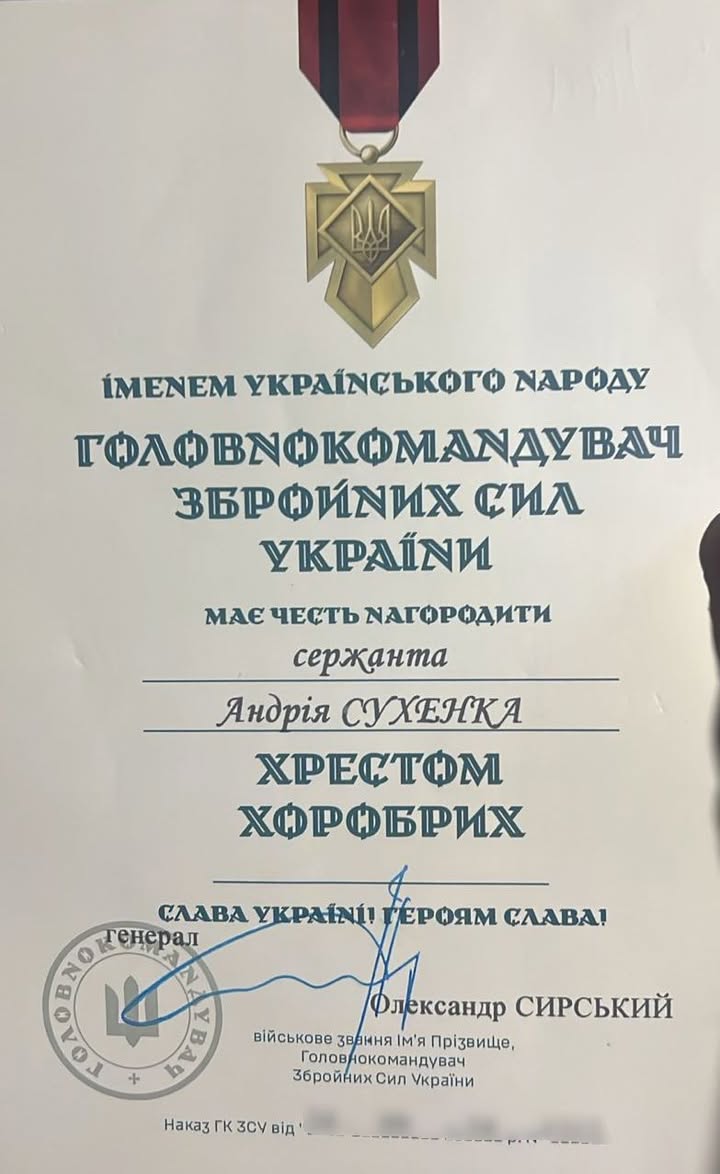 Новини Тернополя - фото з Тернополянин Андрій Сухенко отримав відзнаку «Хрест хоробрих» від Сирського На зображенні може бути: текст