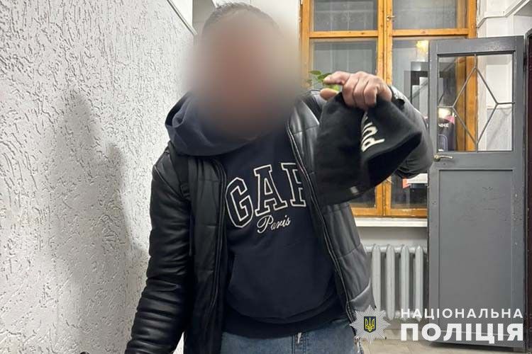 Новини Тернополя - фото з У тернополянки вкрали планшет в камері схову торгового центру