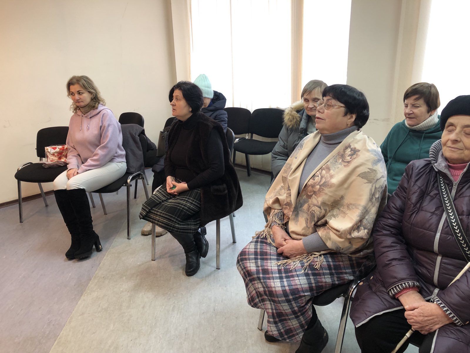 Новини Вінниці - фото з На засіданні жіночого клубу йшлося, що плетіння спицями потрібно не лише для економії
