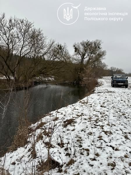 Новини Житомира - фото з Екоінспекція проводить рейди на водних об'єктах Житомирщини для перевірки дотримання правил любительського рибальства та виявлення фактів браконьєрства
