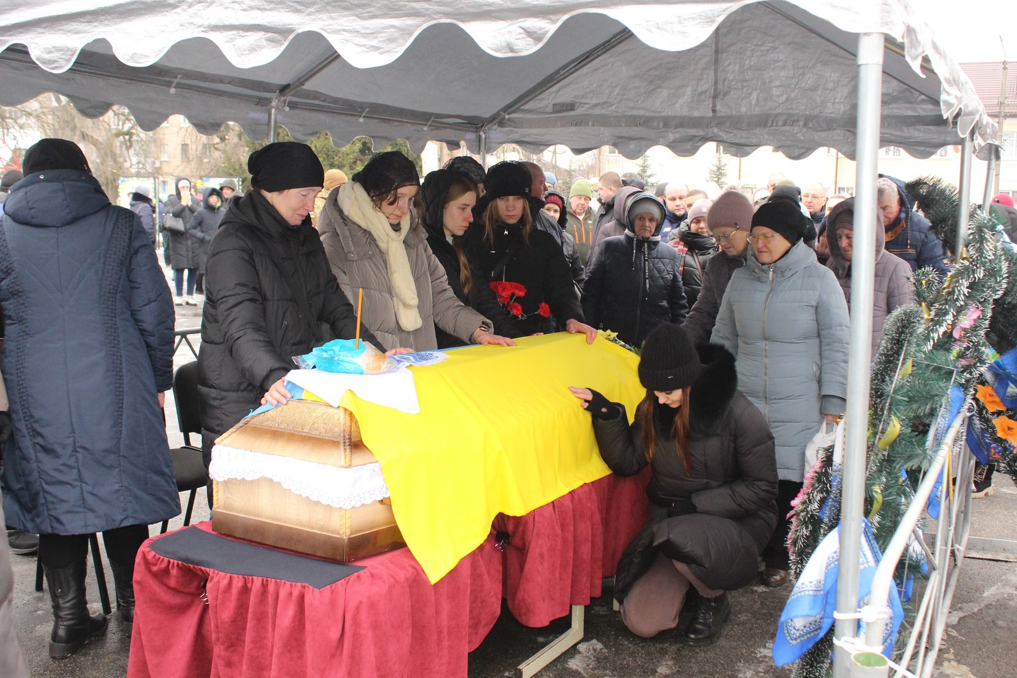 Новини Козятина - фото з Дорога додому у 14 місяців. На похорон командира з’їхались поранені побратими