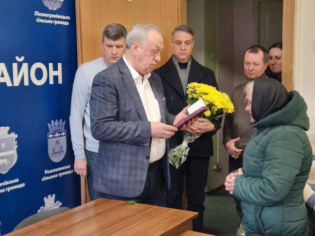 Новини Хмельницького - фото з Чотирьох військових з Хмельницького району нагородили посмертно. Імена