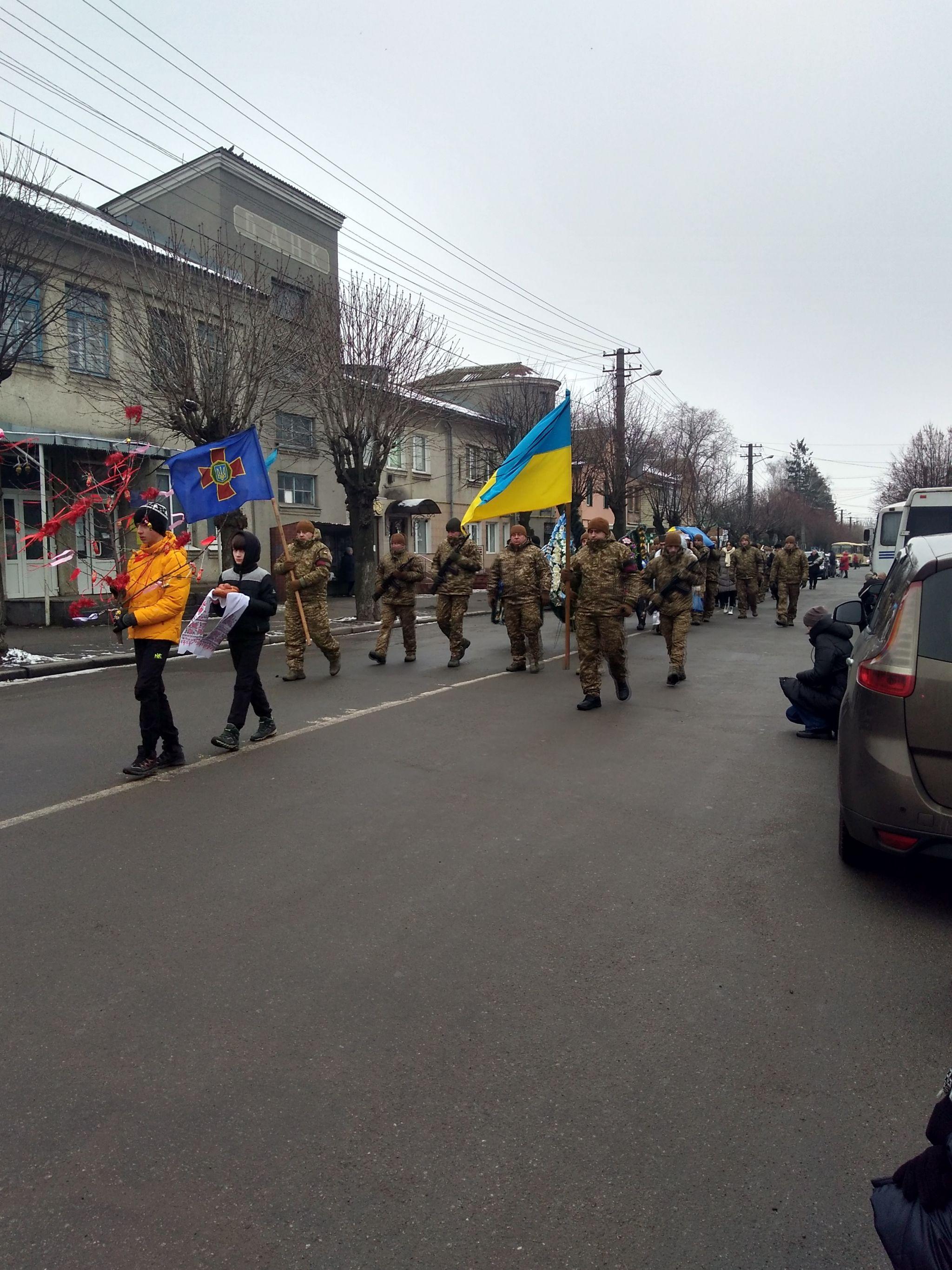 Новини Козятина - фото з Дорога додому у 14 місяців. На похорон командира з’їхались поранені побратими