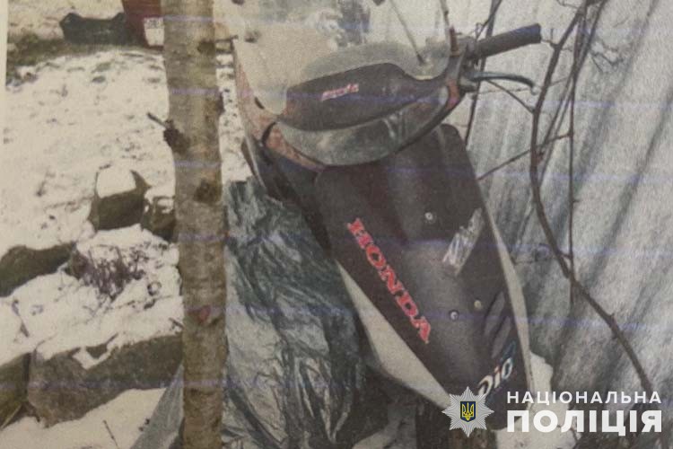 Новини Тернополя - фото з У Теребовлі чоловік вкрав мопед. Йому загрожує до восьми років у в'язниці поліцейські тернопільщини встановили зловмисника, який незаконно заволодів мопедом