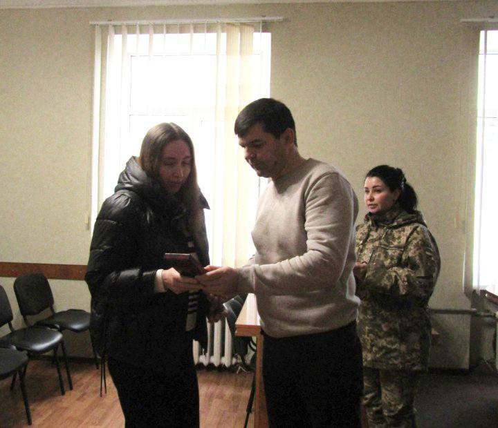 Новини Хмельницького - фото з Сімох військових з Хмельниччини нагородили посмертно (ФОТО)