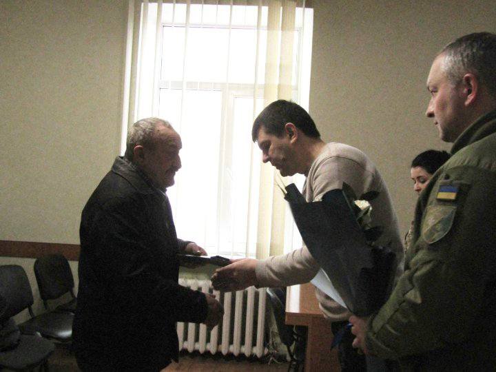 Новини Хмельницького - фото з Сімох військових з Хмельниччини нагородили посмертно (ФОТО)