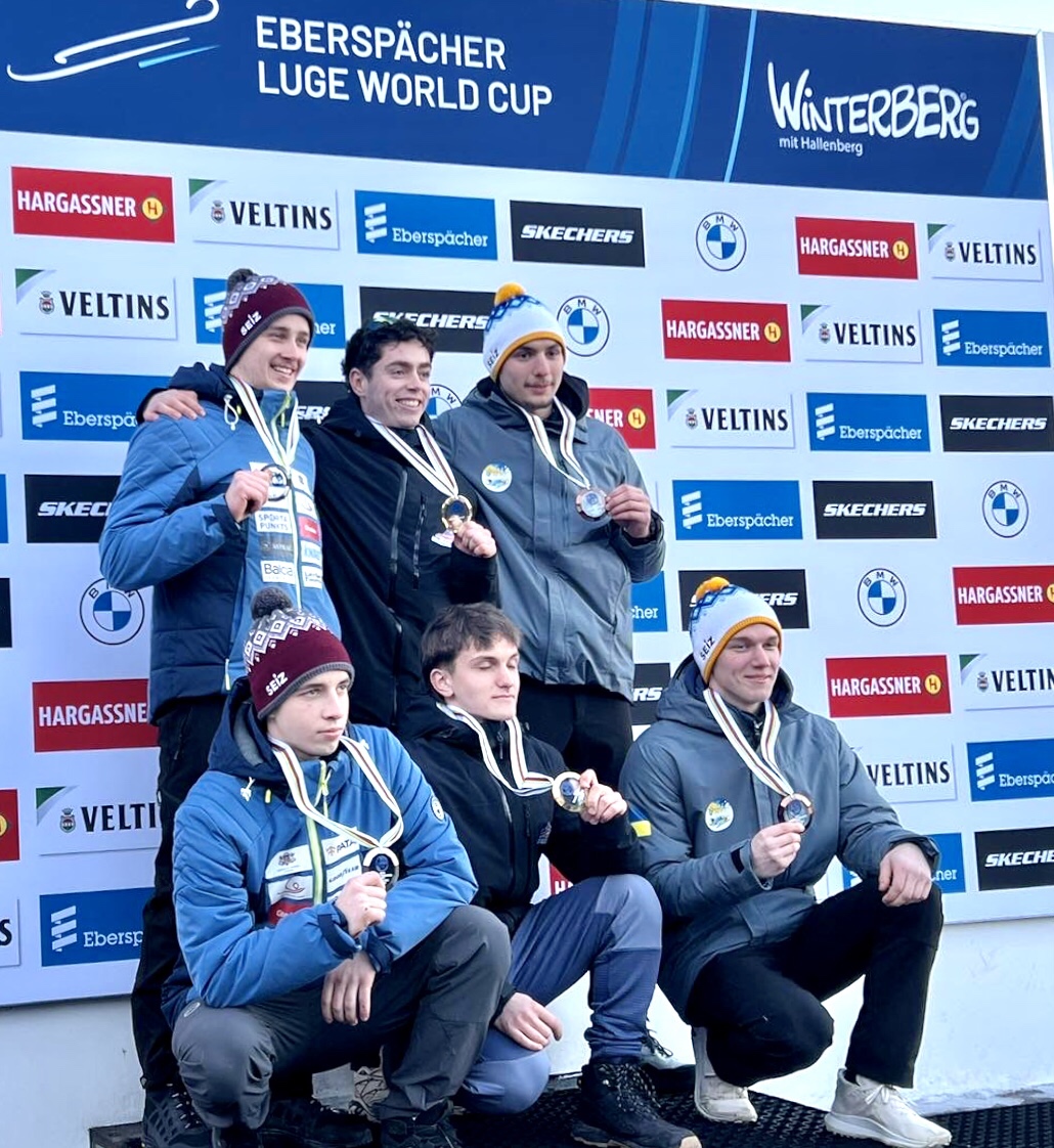 Новини Тернополя - фото з Кременчанин Максим Панчук у парі з львів'янином здобули бронзу на чемпіонаті Європи із санного спорту На зображенні може бути: 4 людини та текст