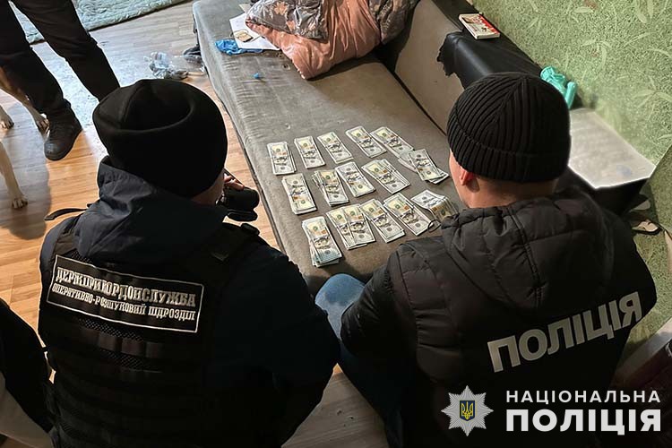 Новини Тернополя - фото з 34-річного кременчанина підозрюють у торгівлі людьми поліцейські тернопільщини оголосили підозру чоловікові, який на території країн єс заробляв на перевезенні нелегальних мігрантів