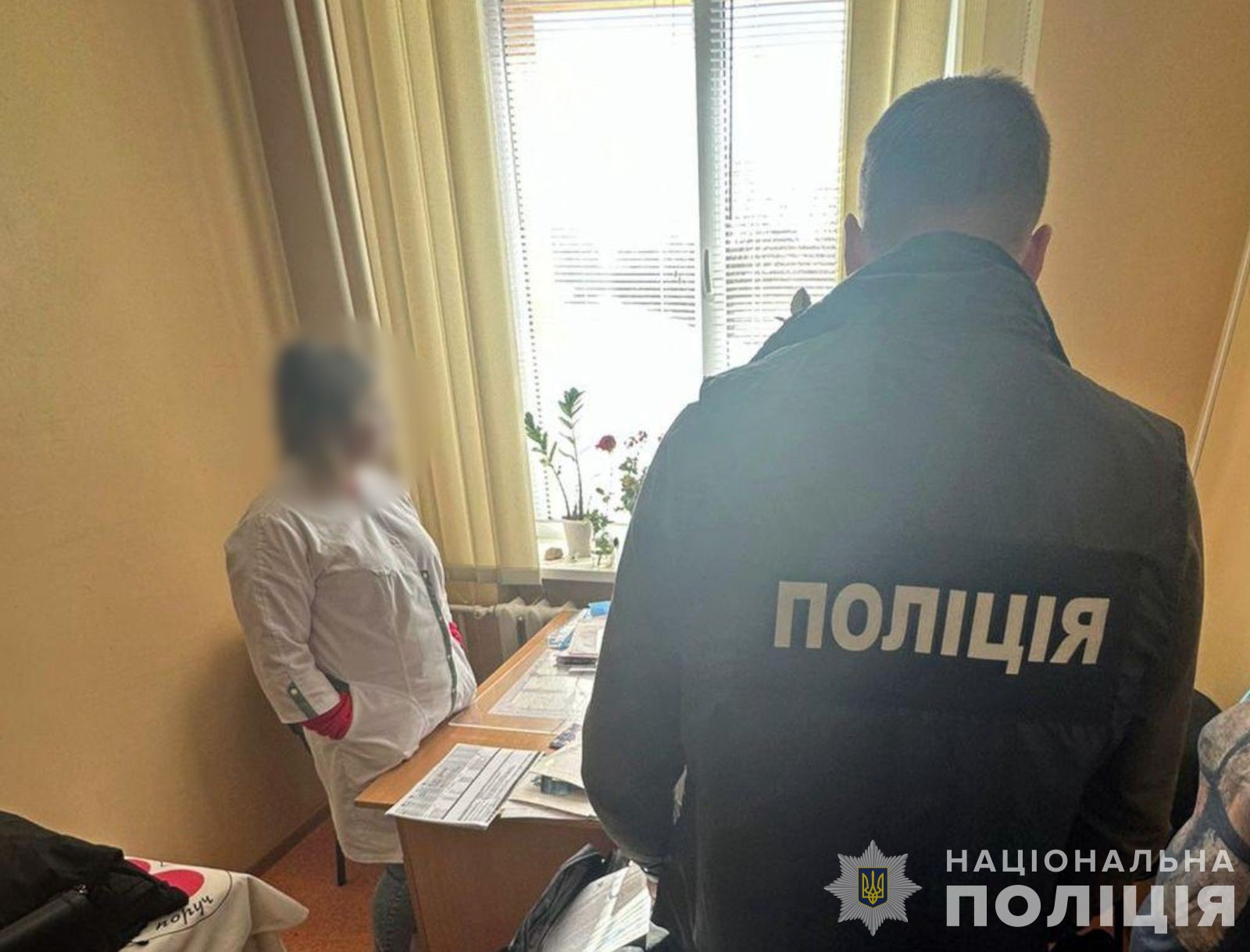 Новини Хмельницького - фото з На Хмельниччині викрили схему оформлення інвалідності за гроші На зображенні може бути: 2 людини та текст