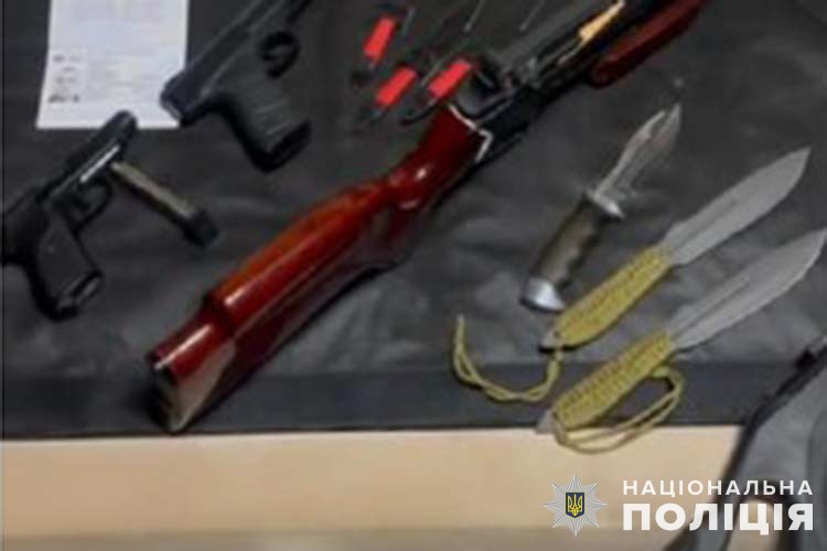 Новини Тернополя - фото з Наркобізнес з прибутками в 400 тисяч на місяць організував житель Микулинців. У справі — п'ять підозр Правоохоронці Тернопільщини ліквідували діяльність міжрегіональної злочинної групи наркоторговців: п'ятьом фігурантам уже повідомили про підозру
