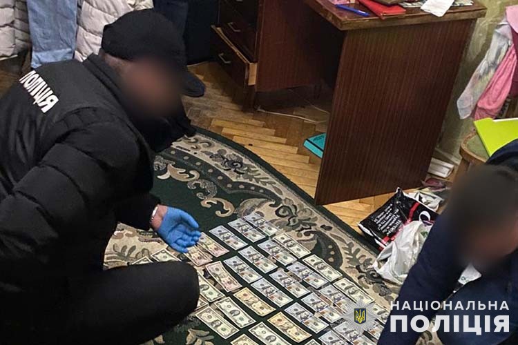 Новини Тернополя - фото з Наркобізнес з прибутками в 400 тисяч на місяць організував житель Микулинців. У справі — п'ять підозр Правоохоронці Тернопільщини ліквідували діяльність міжрегіональної злочинної групи наркоторговців: п'ятьом фігурантам уже повідомили про підозру