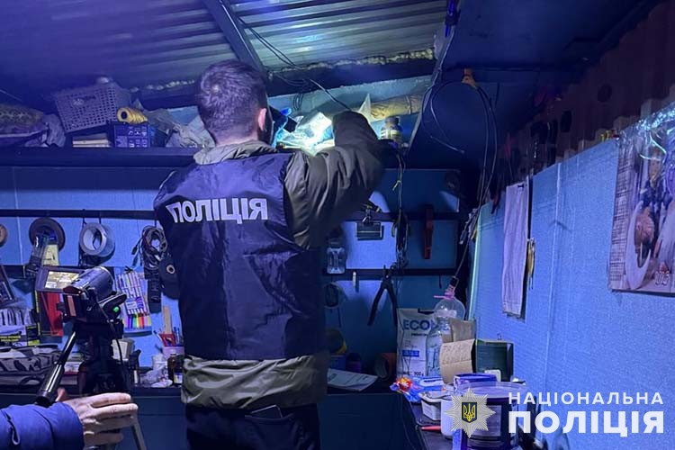 Новини Тернополя - фото з Наркобізнес з прибутками в 400 тисяч на місяць організував житель Микулинців. У справі — п'ять підозр Правоохоронці Тернопільщини ліквідували діяльність міжрегіональної злочинної групи наркоторговців: п'ятьом фігурантам уже повідомили про підозру