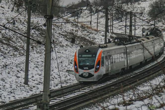 Перелік усіх потягів, що їдуть через Вінницю: коли та куди ними можна дістатися?