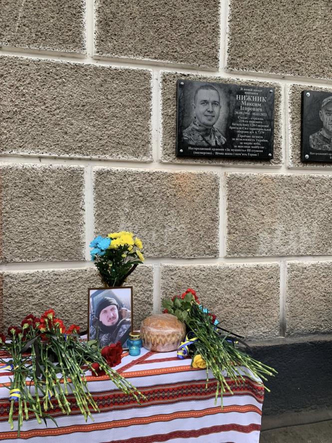 Новини Вінниці - фото з У Гайсині відкрили пам’ятну меморіальну дошку загиблому герою Максиму Нижнику