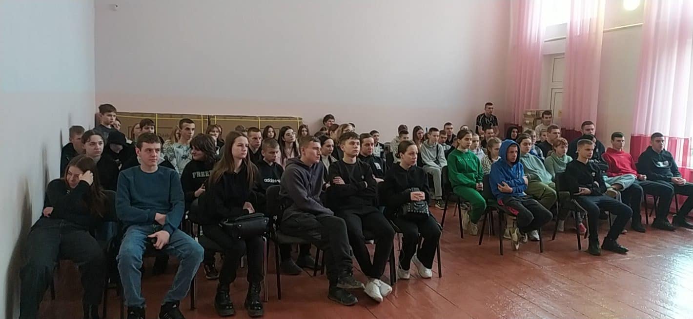 Новини Козятина - фото з Говорили з старшокласниками на теми відповідальності неповнолітніх та флеймінгу