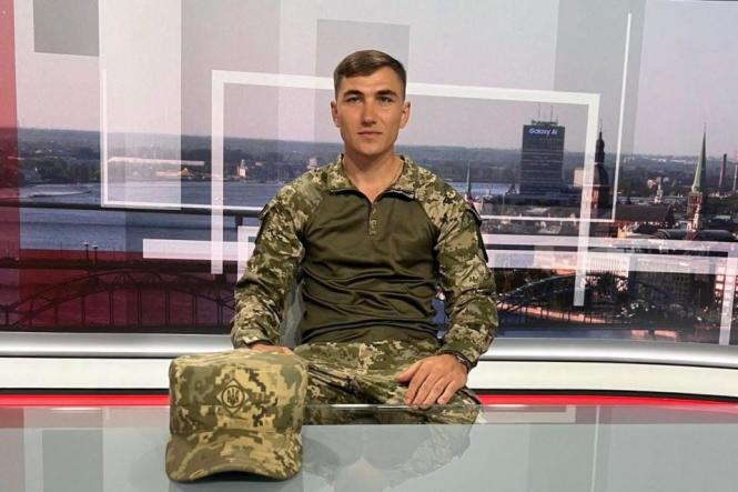 «Ні надбавок, ні зарплат». Звільнений з полону військовий медик Юрій Армаш бореться за виплати